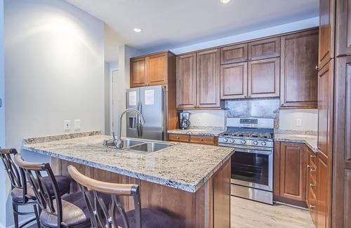 Old Town Condo | MOST AMAZING VIEWS from this condo. Only minutes from slopes. Shared hot tub