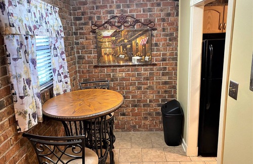 Beauregard Town Historic District Condo | Most Comfortable Sleep You'll Get. Highest Rated across all Platforms
