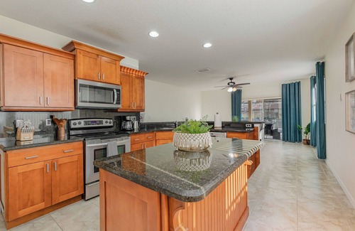 Buena Ventura Lakes House | Most Delightful w/Pool Near Airport