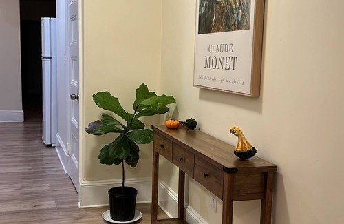 Mid-Cambridge Apartment | Most loved by repeat guests, ready for your remote & long-term stay!