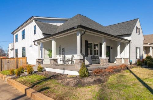 Cleveland Park House | Most Spacious Home only 2 Miles from Downtown