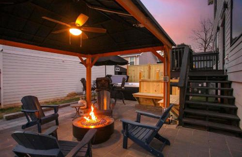Cleveland Park House | Most Spacious Home only 2 Miles from Downtown
