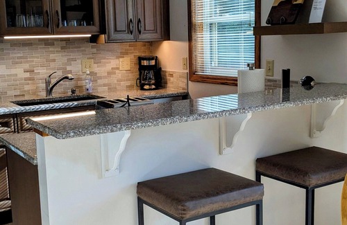 Willow Grove House | Most Spectacular Views and a Small Lake