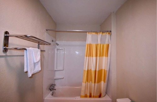 Baytown Hotel | Motel 19 By Capital O Baytown I-10