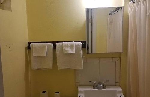Baytown Hotel | Motel 19 By Capital O Baytown I-10