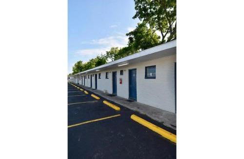 Baytown Hotel | Motel 19 By Capital O Baytown I-10