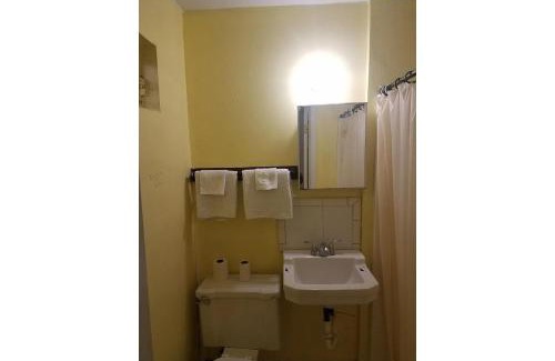 Baytown Hotel | Motel 19 By Townhouse Baytown I-10
