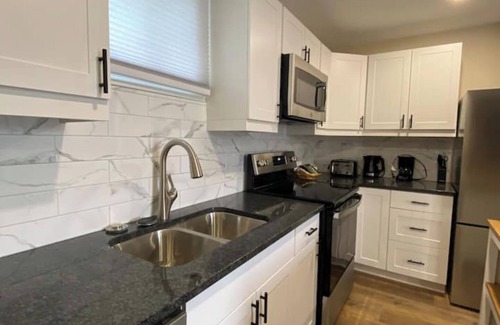 Cookstown Apartment | Motel 400 & Suites Single Kitchenette Unit C