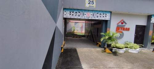 Quevedo House | Motel 5 Letras