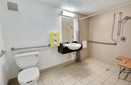 Addison Hotel | Motel 6-Addison, TX - Dallas