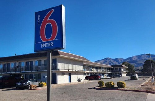 Alamogordo Hotel | Motel 6-Alamogordo, NM