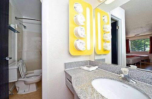 Colonie Hotel | Motel 6 Albany, NY - Airport
