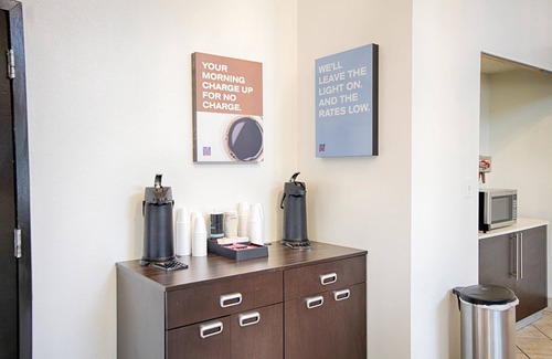 Albany Hotel | Motel 6 Albany, NY