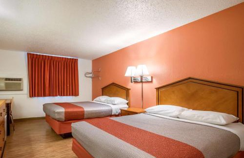 Albert Lea Hotel | Motel 6-Albert Lea, MN