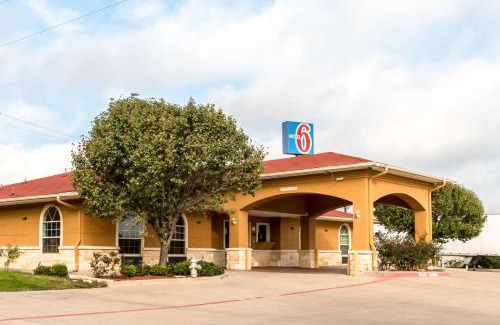 Alvarado Hotel | Motel 6 Alvarado TX
