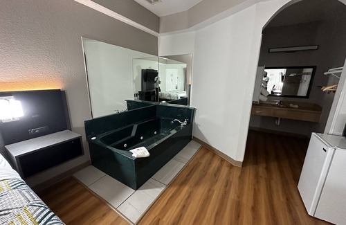 Alvarado Hotel | Motel 6 Alvarado, TX