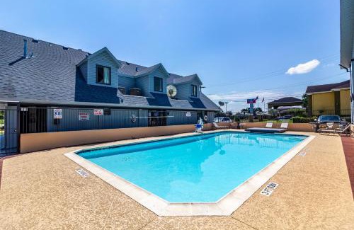 Alvin Hotel | Motel 6-Alvin, TX
