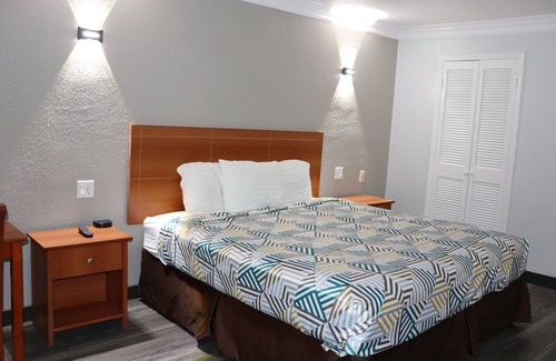 Alvin Hotel | Motel 6 Alvin, TX