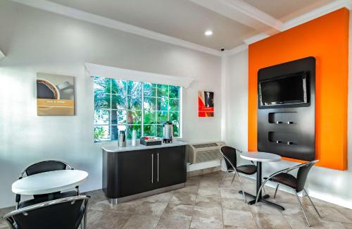 Sherwood Forest and Thistle Development Hotel | Motel 6-Anaheim, CA