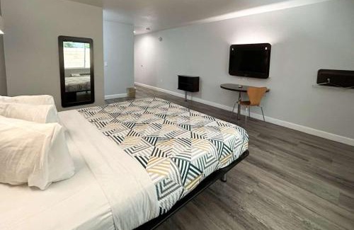 Sherwood Forest and Thistle Development Hotel | Motel 6-Anaheim, CA