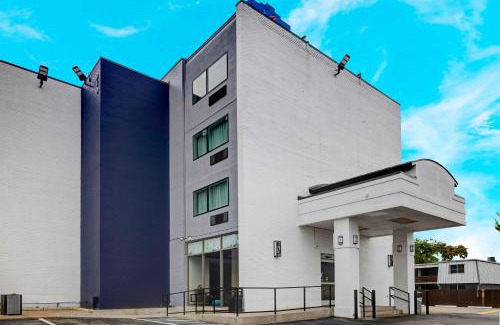 Central Arlington Hotel | Motel 6 Arlington TX Entertainment District