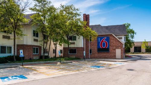 Arlington Heights Hotel | Motel 6-Arlington Heights, IL - Chicago North Central