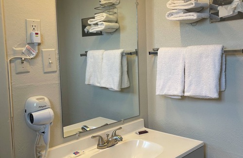 Artesia Hotel | Motel 6 Artesia, NM