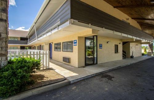 Ashland Hotel | Motel 6-Ashland, OH