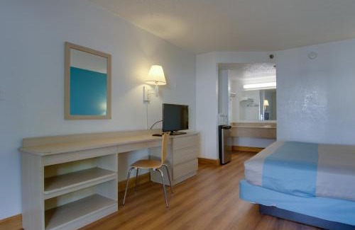 Chamblee Hotel | Motel 6-Atlanta, GA
