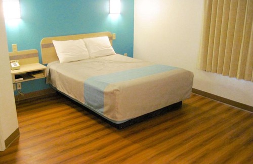Avoca Hotel | Motel 6-Avoca, IA