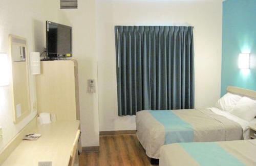 Avoca Hotel | Motel 6-Avoca, IA