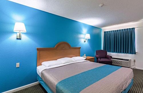 Azle Hotel | Motel 6-Azle, TX