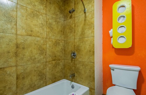 Oildale Hotel | Motel 6 Bakersfield, CA - Airport