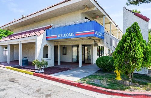 Barstow Hotel | Motel 6-Barstow, CA