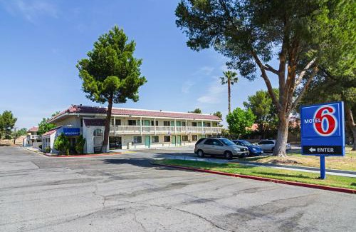 Barstow Hotel | Motel 6-Barstow, CA
