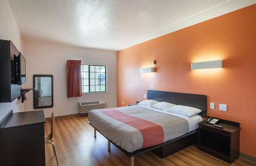 Bedford Hotel | Motel 6-Bedford, TX - Fort Worth