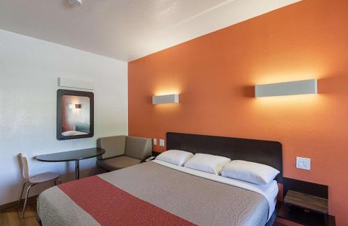 Bedford Hotel | Motel 6-Bedford, TX - Fort Worth