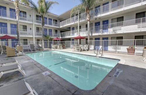 Bellflower Hotel | Motel 6-Bellflower, CA - Los Angeles