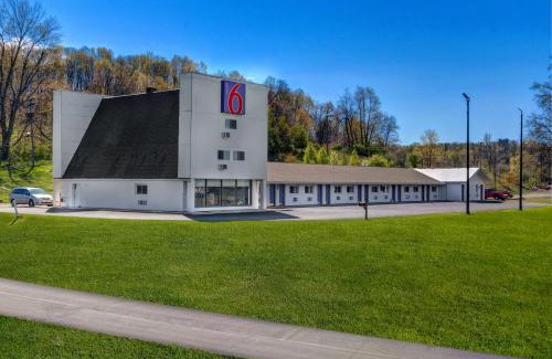 Bellville Hotel | Motel 6 Bellville, OH