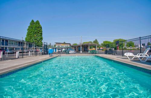 Larkspur Hotel | Motel 6-Bend, OR