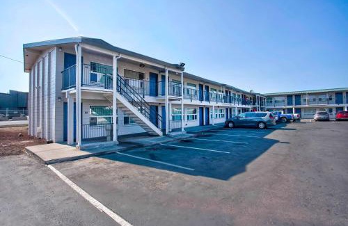 Larkspur Hotel | Motel 6-Bend, OR