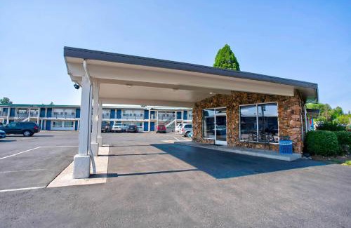 Larkspur Hotel | Motel 6-Bend, OR