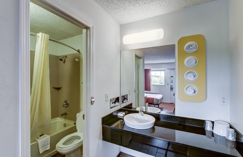Berea Hotel | Motel 6 Berea, KY