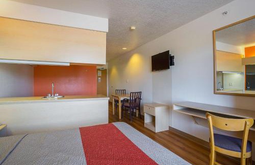 Bernalillo Hotel | Motel 6-Bernalillo, NM
