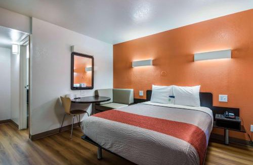 Bessemer Hotel | Motel 6-Bessemer, AL - Birmingham
