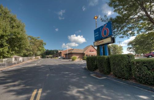 Branford Hotel | Motel 6-Branford, CT - New Haven