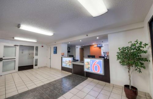 Branford Hotel | Motel 6-Branford, CT - New Haven