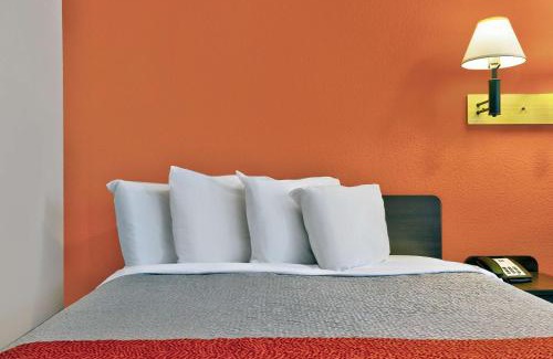West Hills Hotel | Motel 6-Bremerton, WA