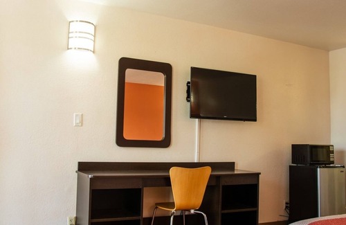 Brinkley Hotel | Motel 6 Brinkley, AR