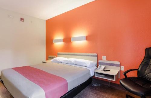 Bristol Hotel | Motel 6-Bristol, VA